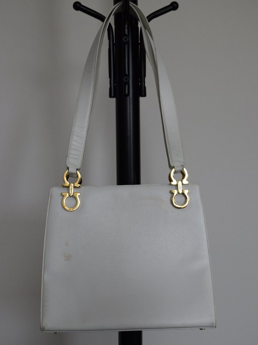 Salvatore Ferragamo White Leather Tote Gancini Gold Hardware